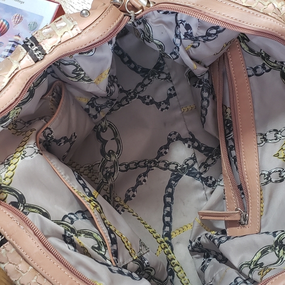 Salmon purse by Nicole Lee - Picture 5 of 7